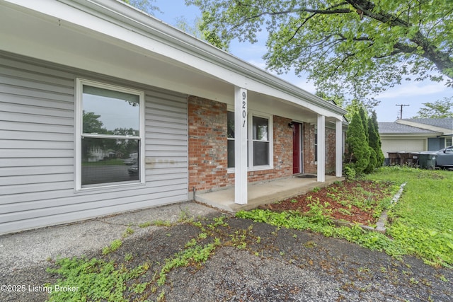 9201 Walhampton Ct, Louisville, KY 40242 - exterior space featuring covered porch