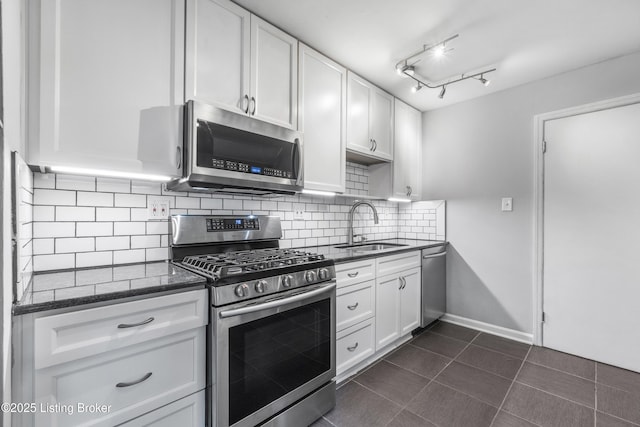 9201 Walhampton Ct, Louisville, KY 40242 - kitchen with stainless steel appliances, a sink, white cabinets, tasteful backsplash, and dark stone counters