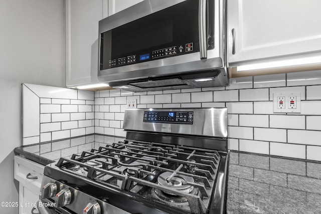9201 Walhampton Ct, Louisville, KY 40242 - kitchen view of stainless steel appliances, tasteful backsplash, and white cabinetry