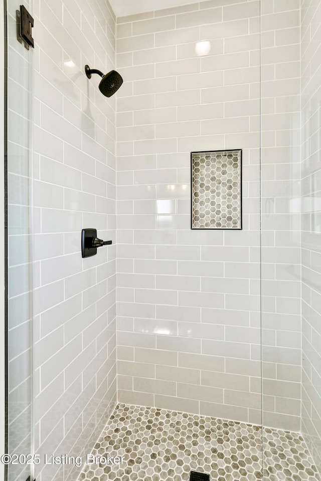 449 S Stallard Dr, Shelbyville, KY 40065 - bathroom featuring a shower stall
