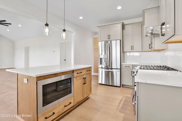 449 S Stallard Dr, Shelbyville, KY 40065 - kitchen with stainless steel refrigerator with ice dispenser, built in microwave, light wood-style floors, backsplash, and recessed lighting