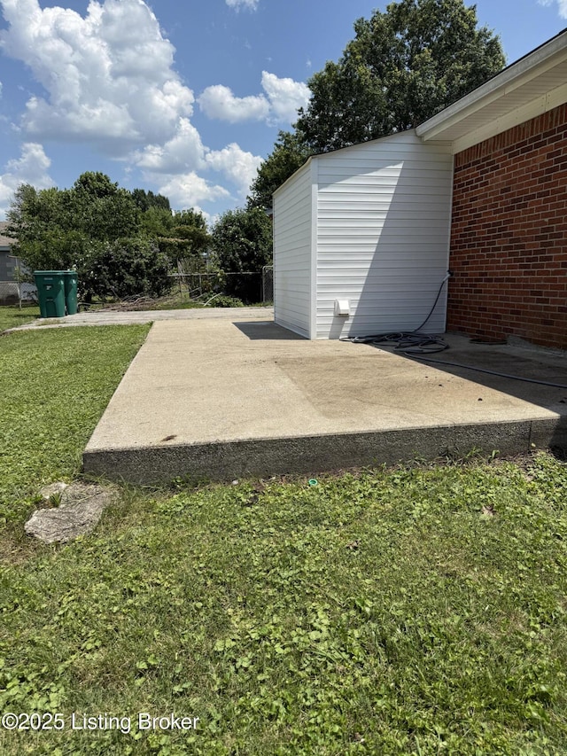 254 Greenbriar Ln, Louisville, KY 40229 - view of patio / terrace