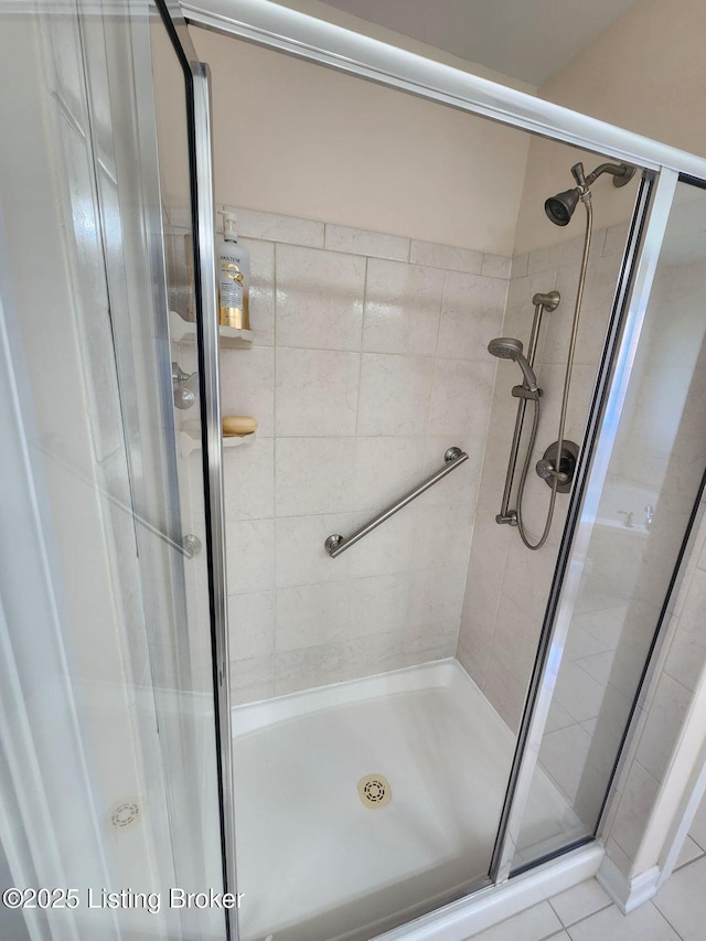 7201 Creekton Dr, Louisville, KY 40241 - bathroom featuring a shower stall
