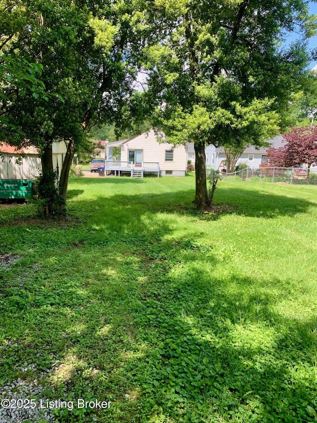 4727 Cliff Ave, Louisville, KY 40215 - view of yard featuring a deck