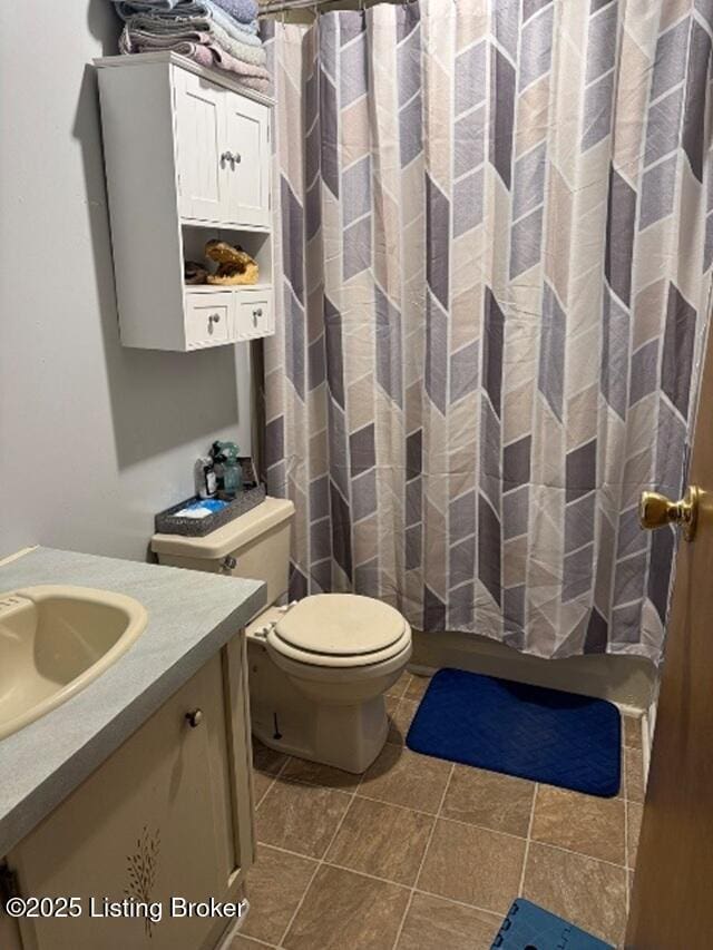 139 Mountain View Estates Rd, Elizabethtown, KY 42701 - full bath with toilet, vanity, and curtained shower
