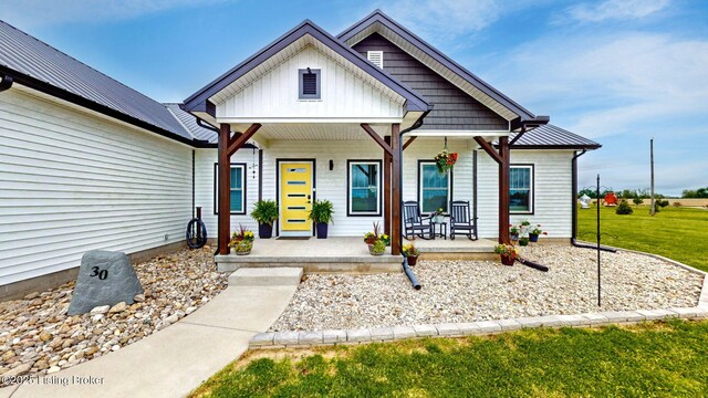 30 Bell Ct, Bedford, KY 40006 - view of front of property featuring a porch and a front yard