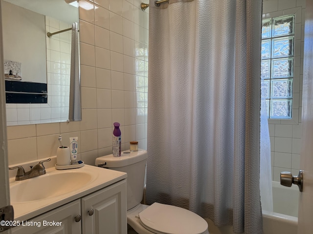 4908 Hillview Dr, Louisville, KY 40258 - full bathroom featuring plenty of natural light, toilet, and shower / tub combo