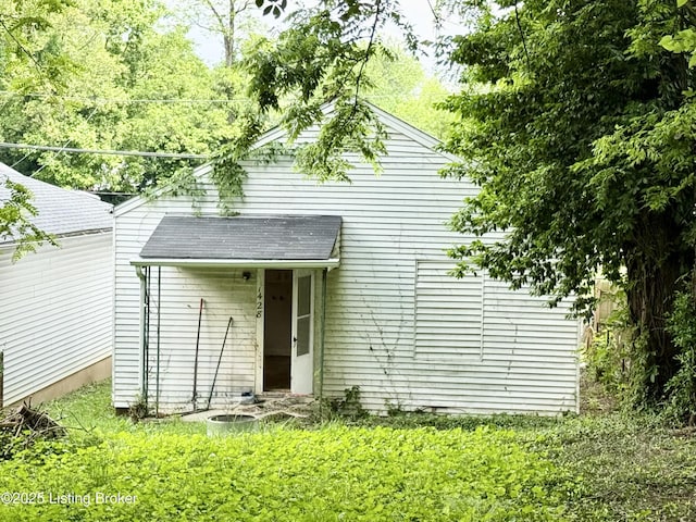 1428 Shingo Ave, Louisville, KY 40215 - rear view of house featuring a shingled roof