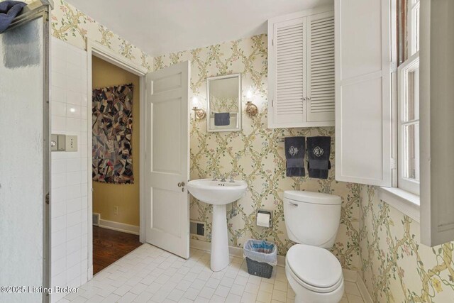 1802 Park Boundary Rd, Louisville, KY 40205 - bathroom with toilet, baseboards, tile patterned flooring, and wallpapered walls