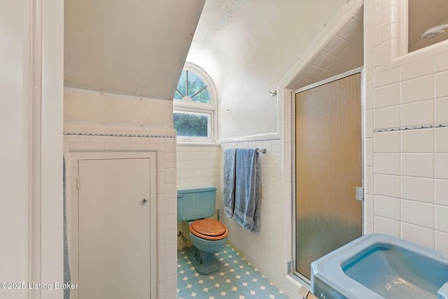 1802 Park Boundary Rd, Louisville, KY 40205 - full bathroom featuring tile walls, a stall shower, vaulted ceiling, toilet, and tile patterned floors