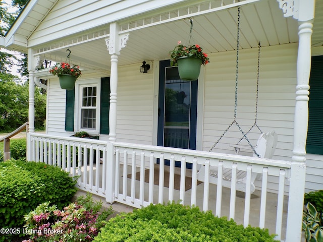 791 W Blue Lick Rd, Shepherdsville, KY 40165 - view of side of property with a porch