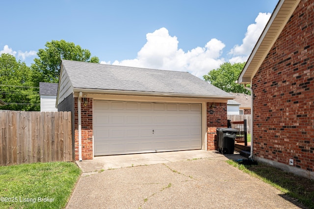 9901 Park Lake Cir, Louisville, KY 40229 - detached garage with fence