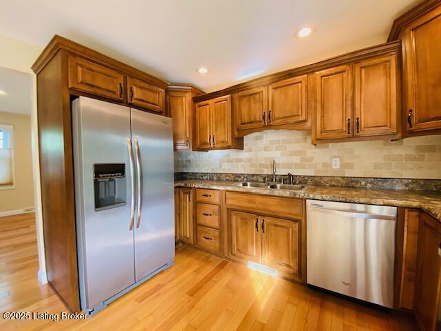 606 Nally Ct, Bardstown, KY 40004 - kitchen featuring stainless steel appliances, a sink, light wood-type flooring, brown cabinets, and recessed lighting