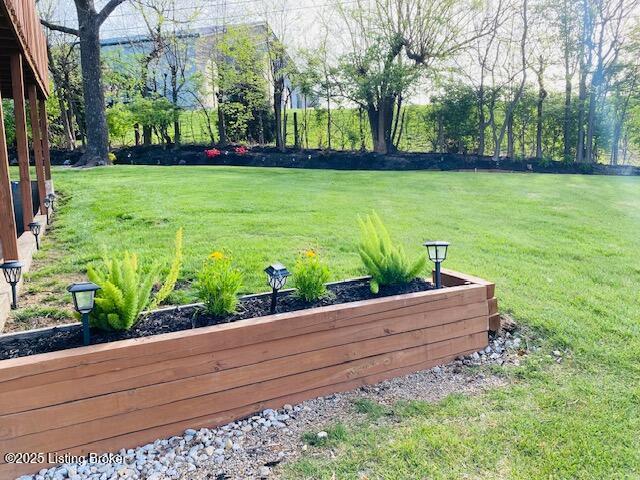606 Nally Ct, Bardstown, KY 40004 - view of green lawn featuring a garden