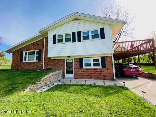 606 Nally Ct, Bardstown, KY 40004 - tri-level home featuring brick siding, driveway, a wooden deck, and a front yard