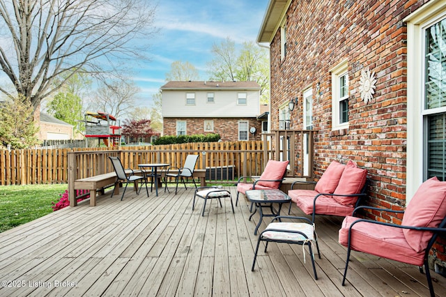 3904 Bayonne Ct, Jeffersontown, KY 40299 - deck with an outdoor hangout area and fence