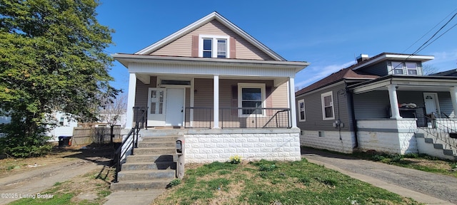 1033 Lynnhurst Ave, Louisville, KY 40215 - shotgun-style home with a porch