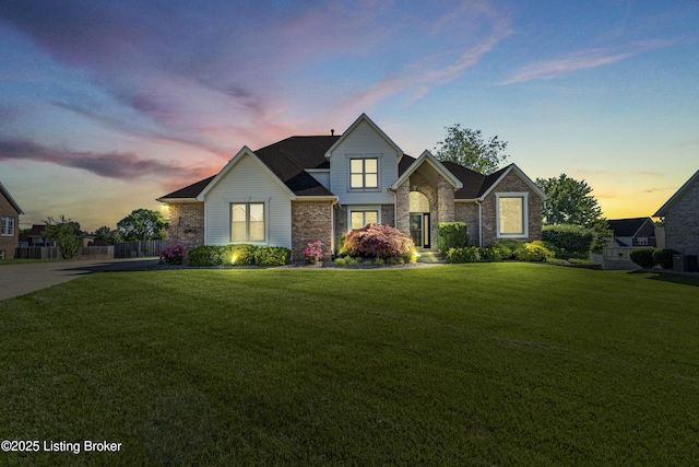 916 Winchester Blvd, Elizabethtown, KY 42701 - view of front of property featuring a yard and brick siding