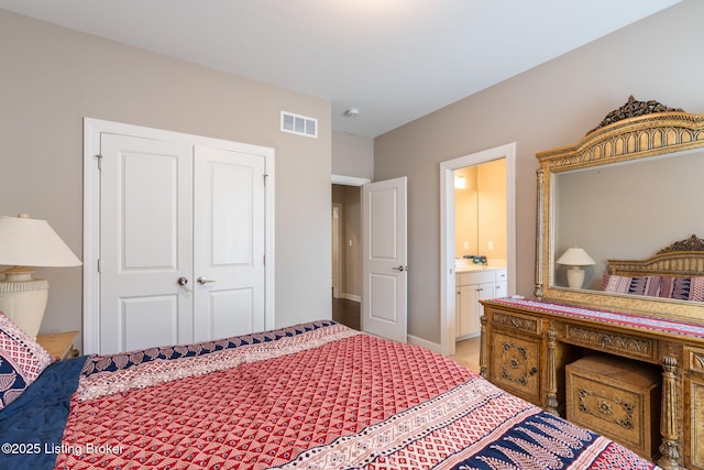 15905 Cabin View Ln, Louisville, KY 40245 - bedroom featuring connected bathroom and a closet