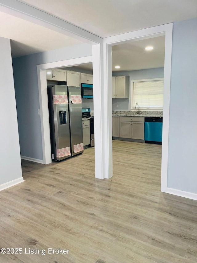 4302 Woodgate Ln, Louisville, KY 40220 - kitchen with stainless steel appliances, a sink, baseboards, light wood-style floors, and recessed lighting