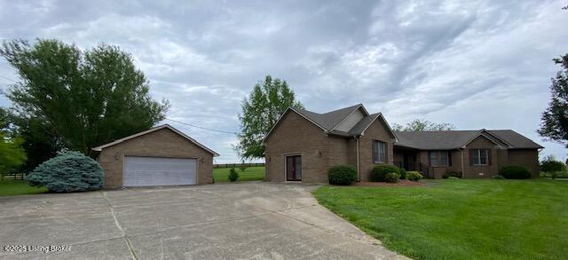 6780 Murrays Run Rd, Coxs Creek, KY 40013 - single story home featuring an outdoor structure, a garage, and a front lawn