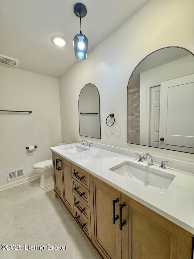 4813 Fox Chase Dr, Shepherdsville, KY 40165 - full bath featuring double vanity, toilet, and baseboards