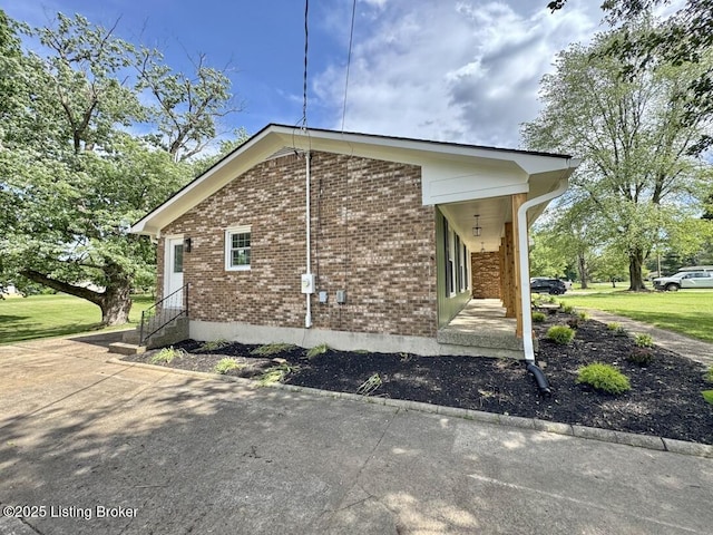 4813 Fox Chase Dr, Shepherdsville, KY 40165 - view of side of home with brick siding