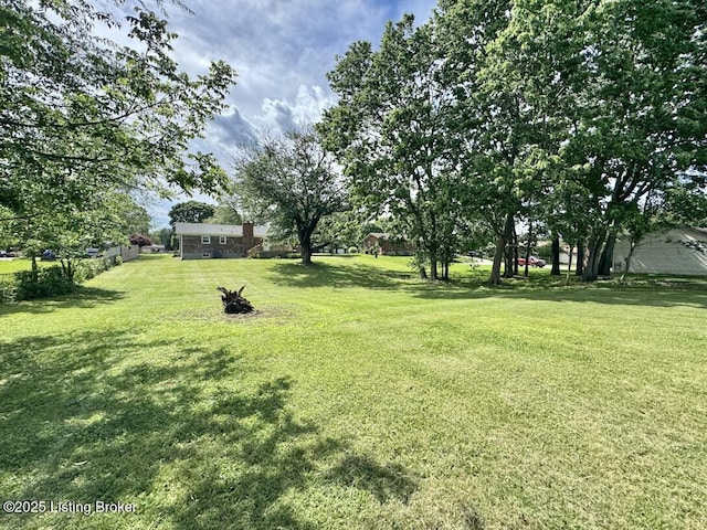 4813 Fox Chase Dr, Shepherdsville, KY 40165 - view of green lawn