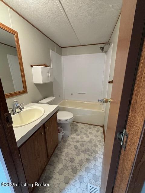 345 Hemlock Dr, Shepherdsville, KY 40165 - full bath featuring a textured ceiling, vanity, toilet, and tub / shower combination