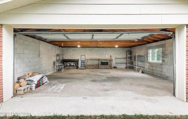 3009 Huberta Dr, Louisville, KY 40216 - view of garage