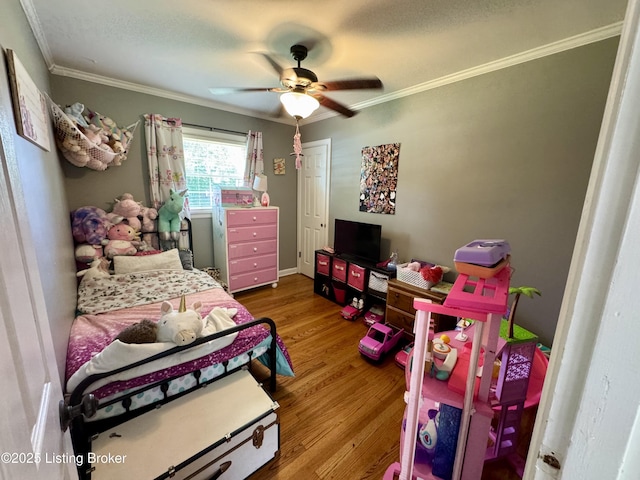 4919 Ferrer Way, Louisville, KY 40291 - bedroom featuring crown molding, wood finished floors, a ceiling fan, and a closet