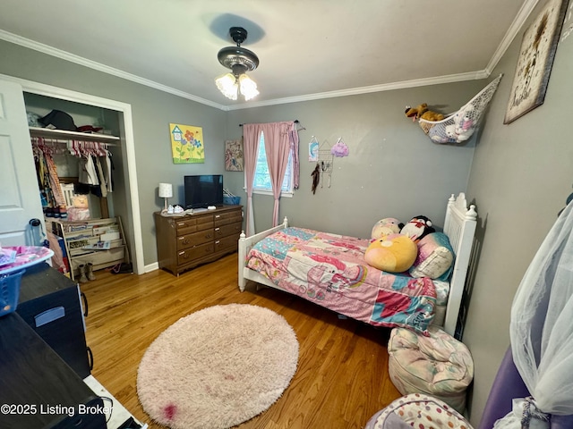 4919 Ferrer Way, Louisville, KY 40291 - bedroom featuring crown molding, wood finished floors, and a closet