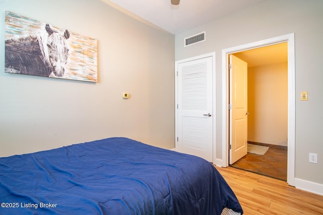 604 S 3rd St Unit 803, Louisville, KY 40202 - bedroom featuring light wood-style flooring, baseboards, a closet, and a ceiling fan