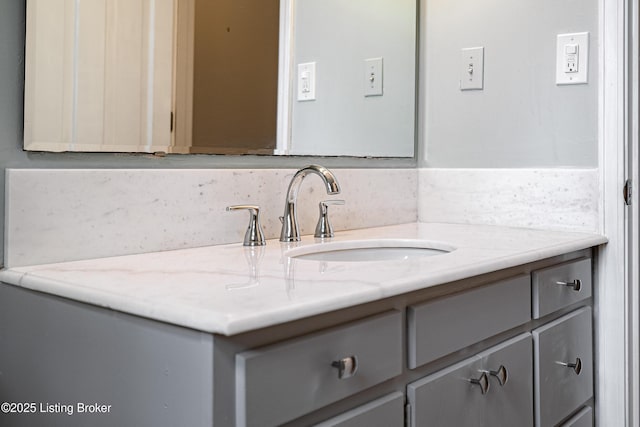 3920 Elfin Ave, Louisville, KY 40207 - bathroom with vanity