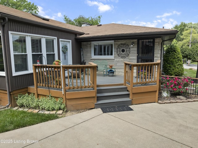 5506 Bamberrie Cross Rd, Louisville, KY 40214 - view of wooden terrace