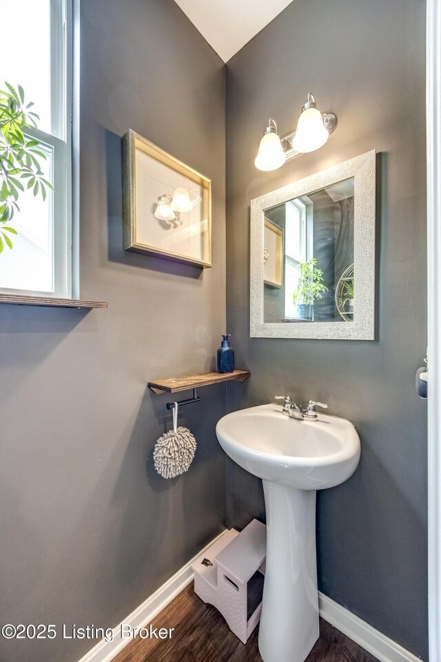 3928 Creek Meadow Dr, La Grange, KY 40031 - bathroom featuring baseboards and wood finished floors