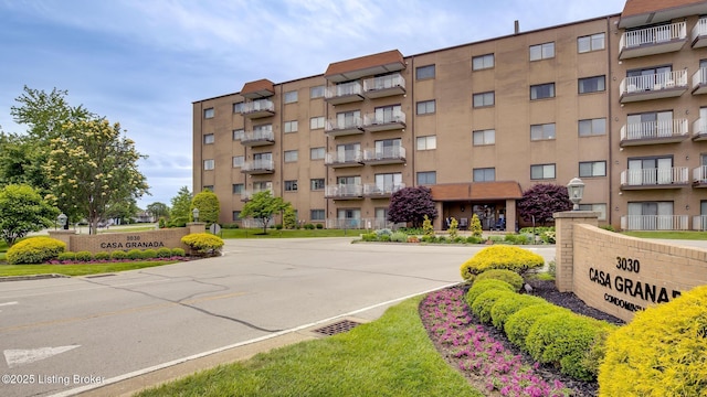 3030 Breckenridge Ln Unit 108, Louisville, KY 40220 - view of apartment building / complex