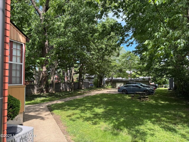 211 Haldeman Ave, Louisville, KY 40206 - view of yard