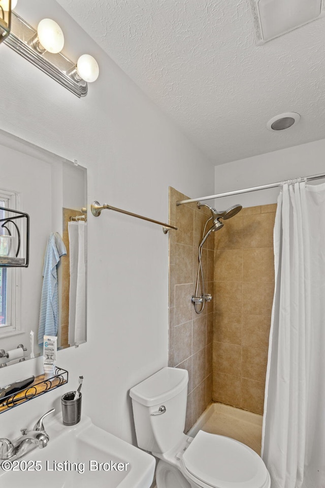 7333 W Orchard Grass Blvd, Crestwood, KY 40014 - full bath with a sink, toilet, a textured ceiling, and tiled shower