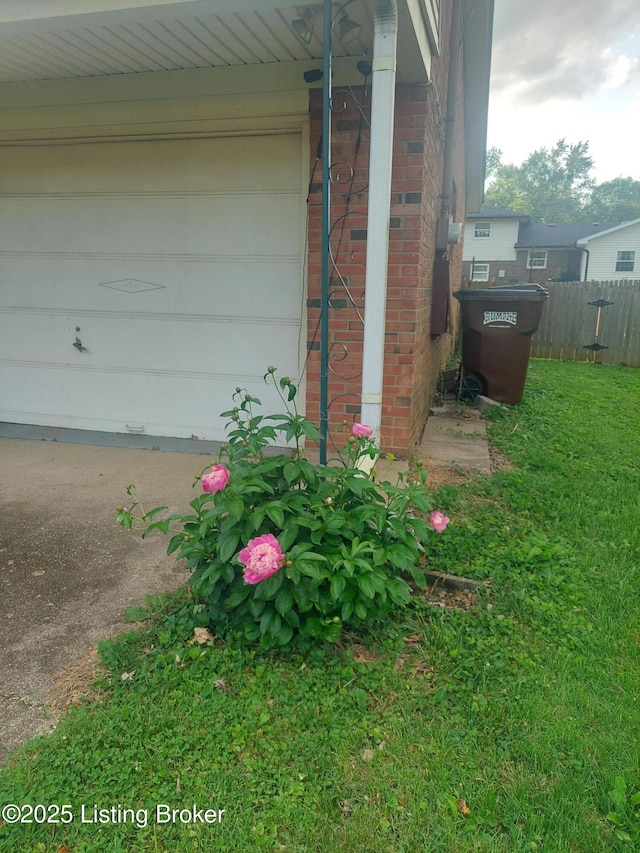 2508 Rhett Ct, Louisville, KY 40242 - exterior view of brick siding