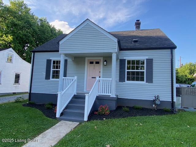 820 Johnson St, Bardstown, KY 40004 - bungalow-style house featuring a front lawn, a chimney, and roof with shingles