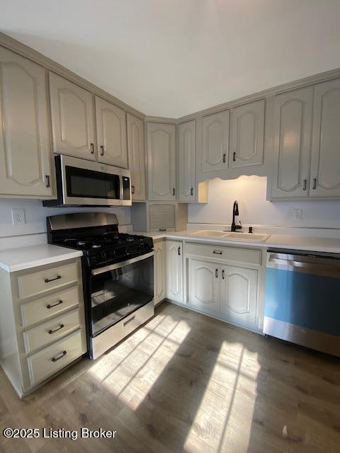 820 Johnson St, Bardstown, KY 40004 - kitchen featuring appliances with stainless steel finishes, a sink, light countertops, and light wood finished floors