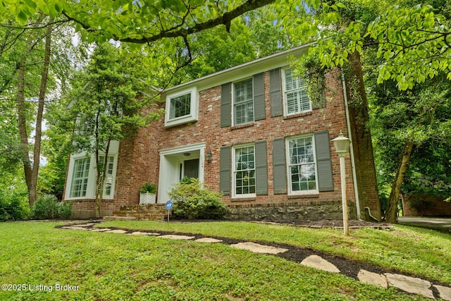 12104 Locust Ln, Anchorage, KY 40223 - colonial house with a front lawn and brick siding