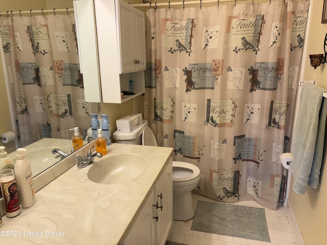 314 El Conquistador Pl, Louisville, KY 40220 - full bathroom with tile patterned floors, toilet, vanity, and curtained shower