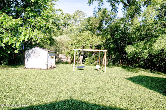 3400 Dell Rd, Louisville, KY 40299 - view of yard with a playground