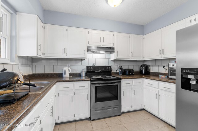 533 Wyandot Ct, Radcliff, KY 40160 - kitchen featuring appliances with stainless steel finishes, under cabinet range hood, tasteful backsplash, dark countertops, and white cabinetry