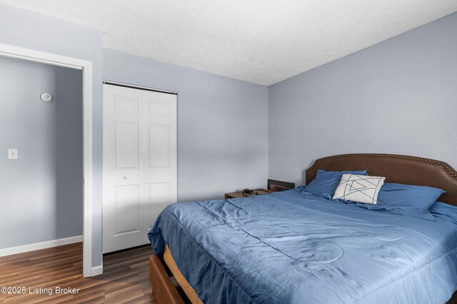 533 Wyandot Ct, Radcliff, KY 40160 - bedroom featuring dark wood-style flooring, baseboards, a closet, and a textured ceiling