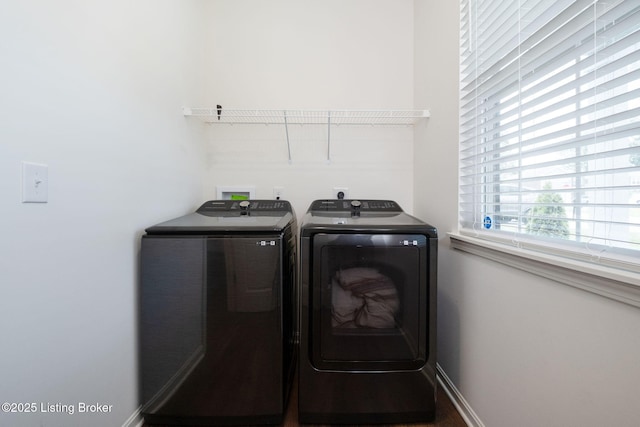 5806 Kellie Woods Dr, Louisville, KY 40258 - laundry area with washer and dryer and baseboards