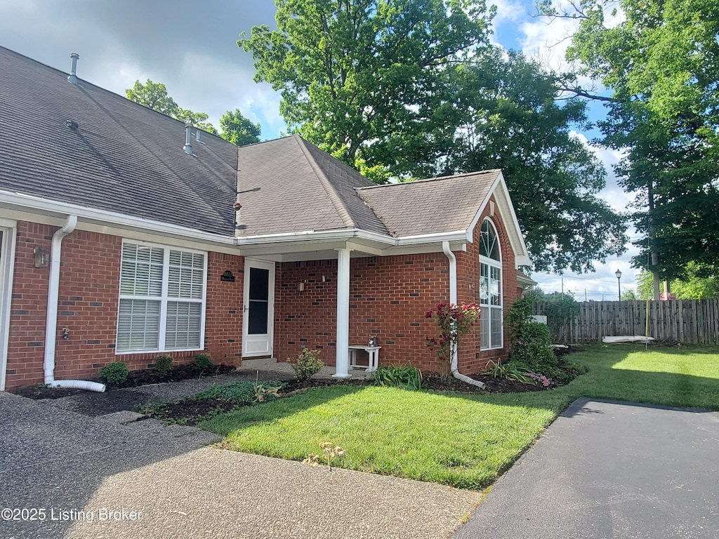 10532 Monticello Forest Cir, Louisville, KY 40299 - photo 1