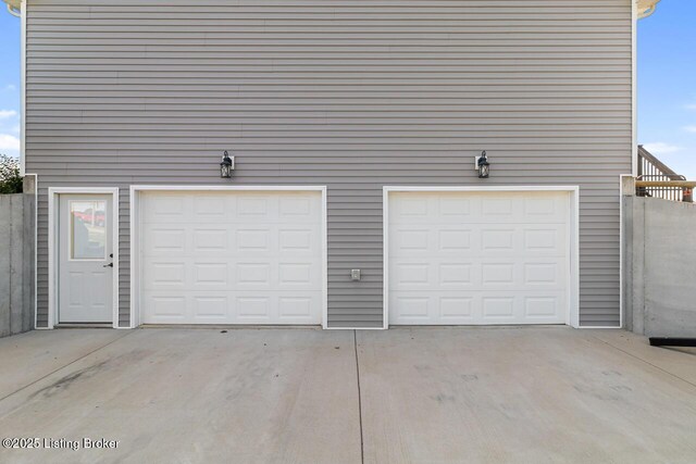 760 Leafdale Rd, Hodgenville, KY 42748 - garage featuring driveway